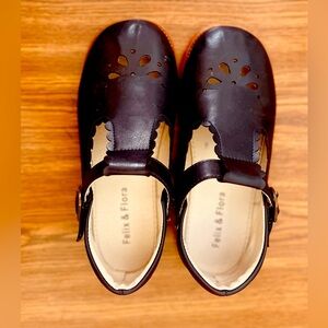🎀PreLoved🎀Felix & Flora Navy Scalloped Strap Mary Jane’s  Sz.1